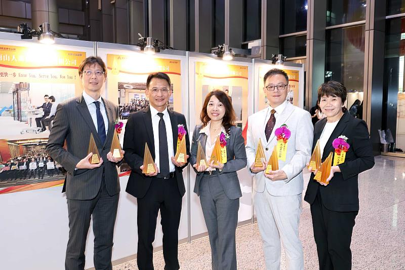 南山人壽、南山產物獲頒2025國家品牌玉山獎10大獎,展現專業與永續並進的競爭實力,獲獎實至名歸。