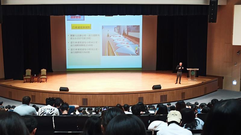 速度管理對視野影響與防禦駕駛訣竅