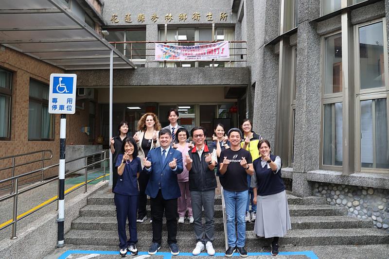 巴拉圭代表團前往秀林鄉衛生所，並參訪失智據點。