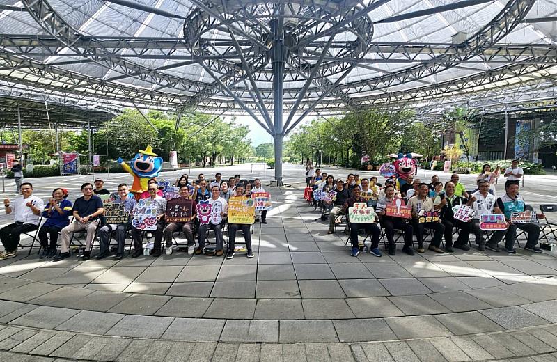 圖4 六堆秋收祭 十年有成,參與貴賓大合影