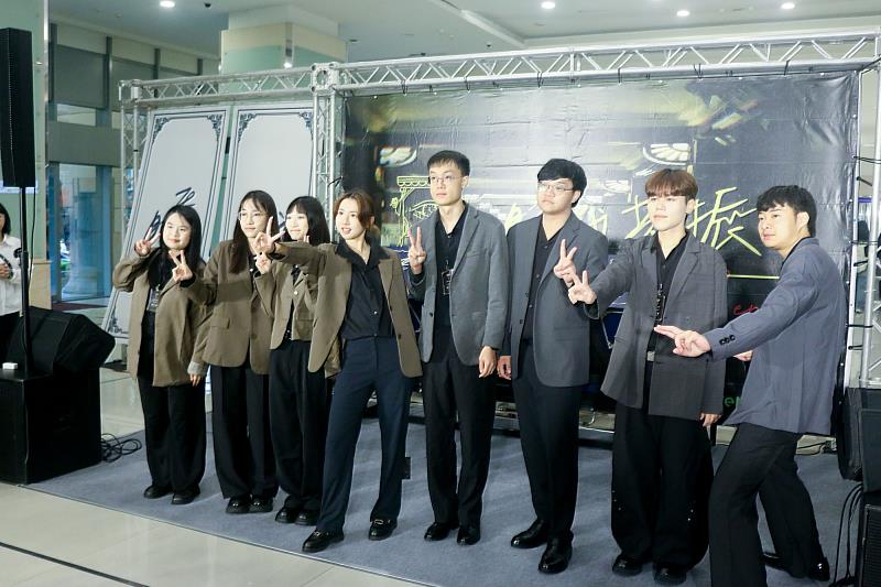 世新大學資訊傳播學系111級畢業成果展《時代共振》由策展小組「第一象限」負責規劃。(世新大學提供)