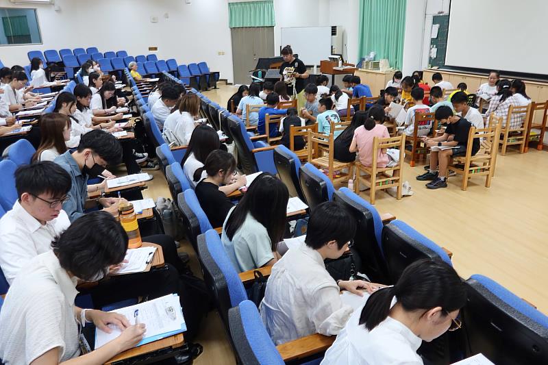 南大師資生於文元國小國語課觀課紀錄，細心觀察課堂設計與學習互動。