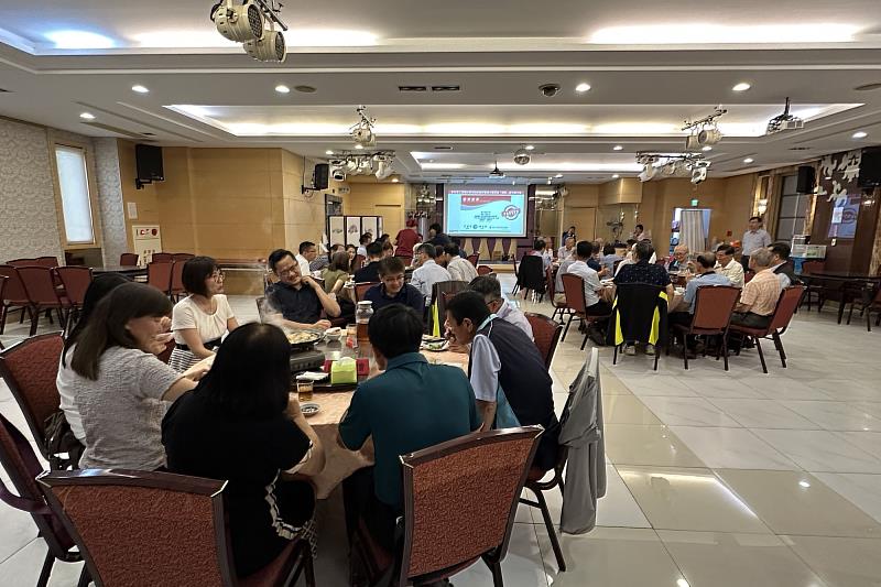 全球校友會理事長與臺南市校友會成員齊聚南大,共同為127週年校慶活動交流討論,凝聚海內外校友情誼。