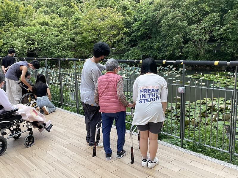 學生進行長者服務關懷