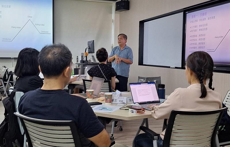 新加坡南洋理工大學國立教育學院教授吳英成透過真實案例及數位資源，引導教師以全新視角詮釋「一堂好課」。