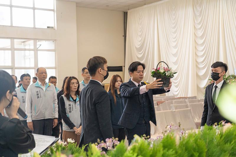 代理市長邱臣遠擔任主祭官，向往生者表達追思與哀悼之意。