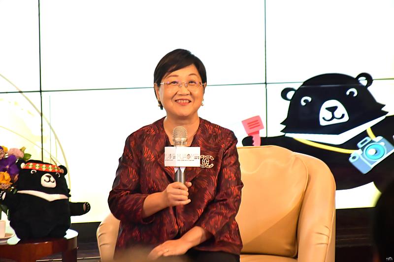 徐佳青接受媒體聯訪