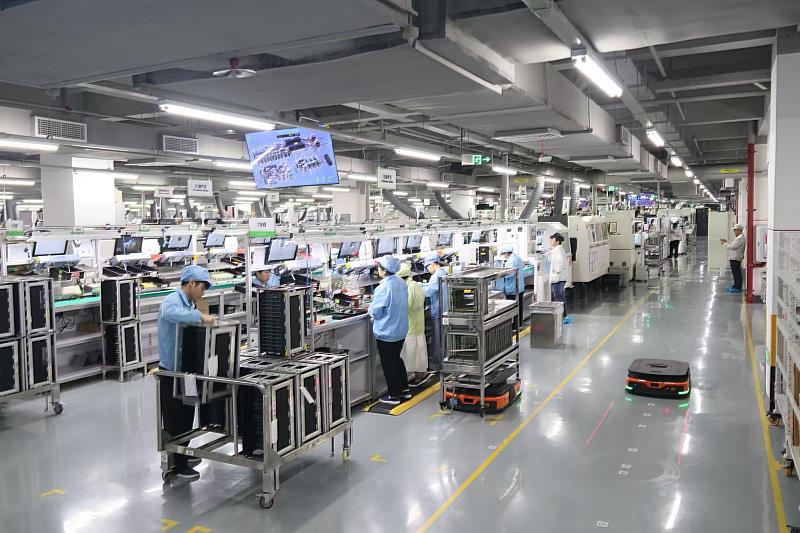 AGV automated production lines at APD’s Shenzhen plant boost manufacturing efficiency.