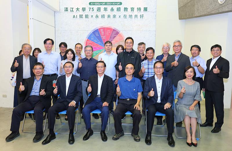 淡江大學75週年永續教育特展於黑天鵝展示廳舉行開幕式。（圖／淡江大學提供）