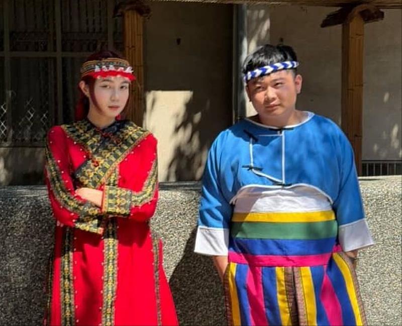 學生換上傳統服飾,體驗原住民族文化之美,展現多元族群的風采與自信。