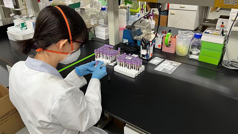 高雄醫學大學「應用基因體研究中心」，為南部唯一能獨立完成TPMI基因體分析的團隊，除了負責高醫體系檢體外，更協助中研院處理其他合作醫院超過3萬筆樣本分析