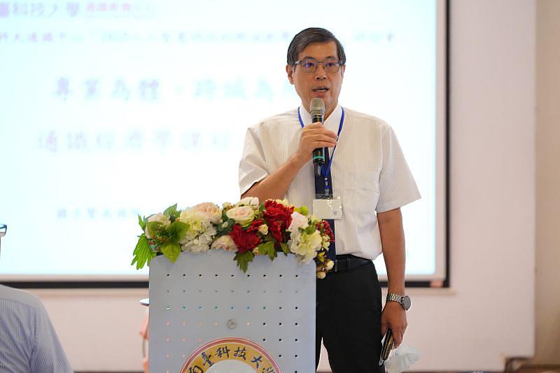 南臺科大舉辦2025「人工智慧時代的跨域教學與研究」學術暨教學研討會。圖為副校長王振乾教授致詞，強調在「AI百業化，百業AI化」時代，本校致力推動AI技術運用於教學實務。