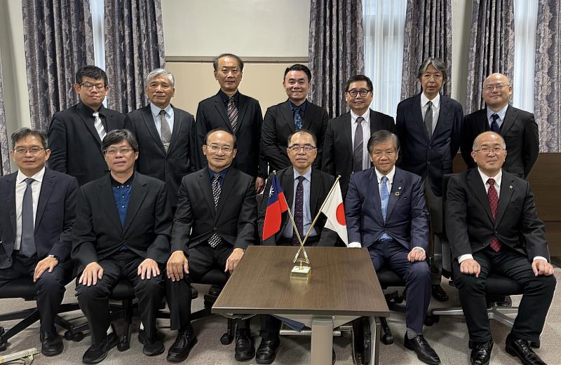 長榮大學董事會於10月22日拜訪熊本大學