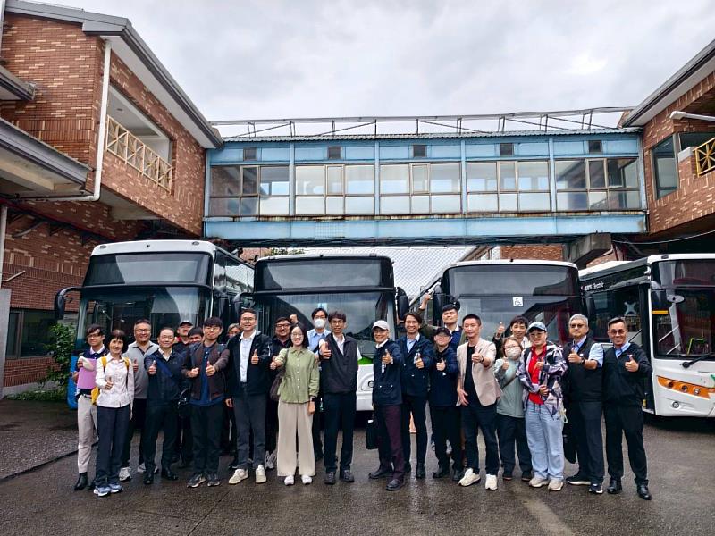 新竹市政府率5家公車業者赴台北市大都會客運參訪交流。