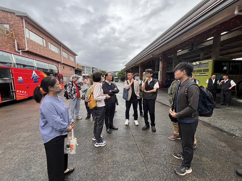 新竹市政府率5家公車業者赴台北市大都會客運參訪交流。