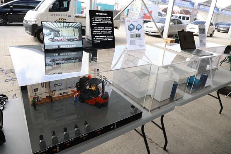 The exhibition covers a variety of topics including low-carbon traction machines, carbon-saving agricultural machinery, smart monitoring screen houses, electric agricultural machinery, green energy applications, and construction machinery.