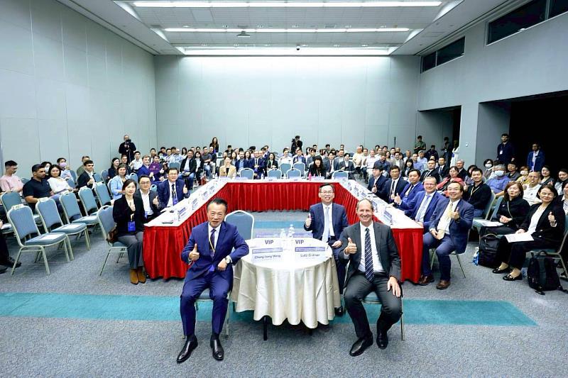 翁章梁出席台歐無人機論壇 期許加深國際產業鏈合作