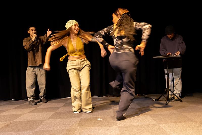 Melting Part於記者會中演出SoMO: Sound & Movement體驗。圖／C-LAB提供、賴緯哲攝影。