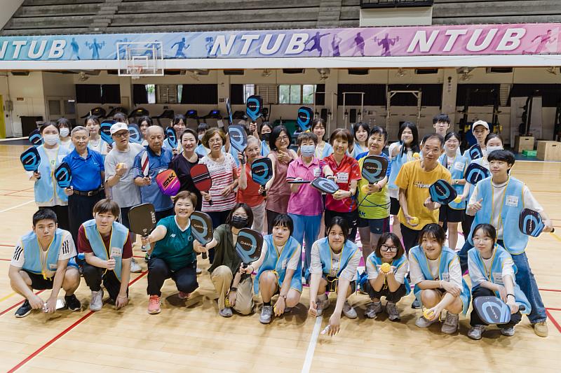 北商大體育室劉雅文教授辦理「健康活躍、快樂人生」跨時代共學—樂齡運動課程。