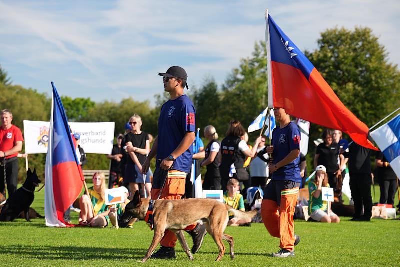 新北市搜救犬隊領犬員吳惟逸及搜救犬Aqua於9月份代表臺灣遠赴捷克，參加「第29屆搜救犬世界盃錦標賽」