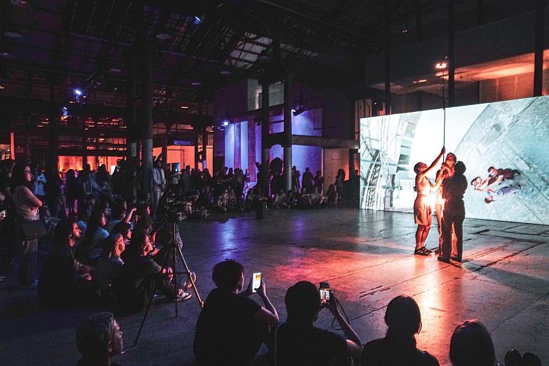 《我記得住機器記住我記住的》開幕表演情形,(Baï LEE攝影、駐雪梨辦事處文化組提供)