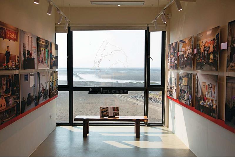 外籍攝影師余白Hubert Kilian的《 2025香山肖像·群像 2025 Siangshan Portraits 》透過社區人們的肖像,呈現臺灣的多樣與美麗。