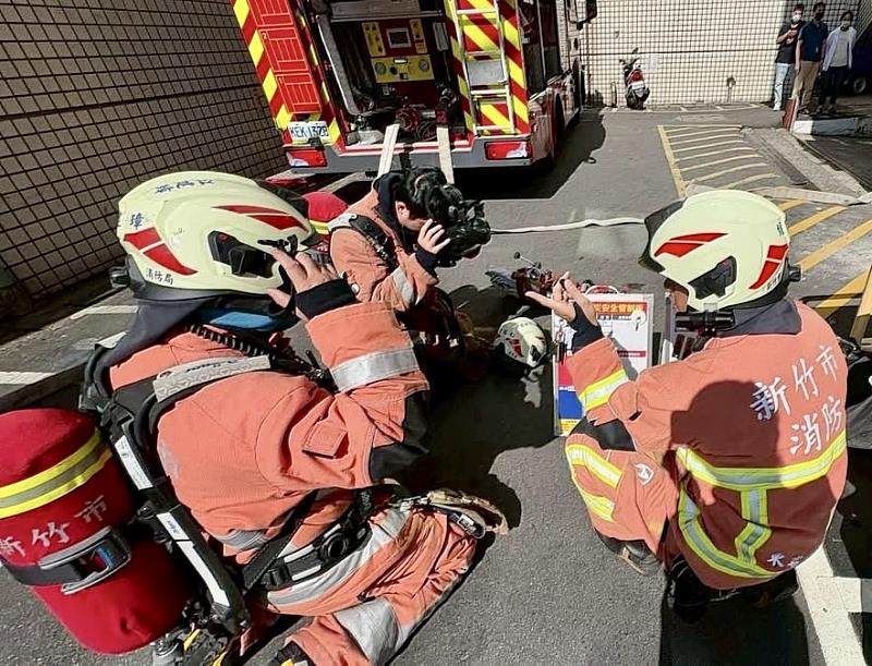 新竹市消防局攜手新竹臺大分院新竹醫院舉辦消防搶救部署演練。