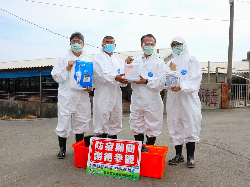 全力防堵非洲豬瘟 翁章梁親赴養豬場督導防疫工作