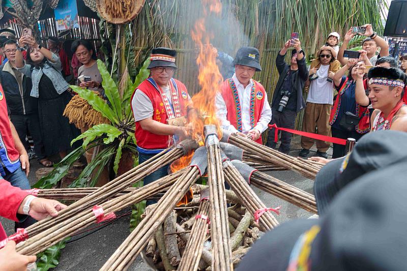 114年阿里山鄒族生命豆季，13對新人共結連理