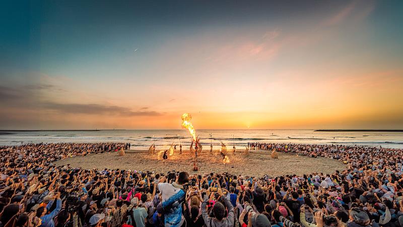 「2025國際火舞藝術節」點亮漁光島地景與文化特色, 3天湧入逾22萬人次圓滿落幕