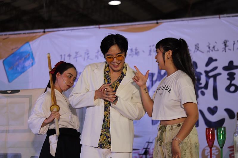 蘋果劇團特別於現場公開演出校園巡迴劇目-《求職攻薪計，小心友詐》