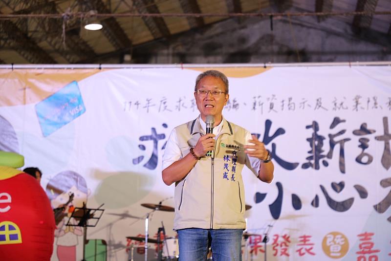 由宜蘭縣代理縣長代表致詞，肯定青年創作的努力與活動的社會意義。