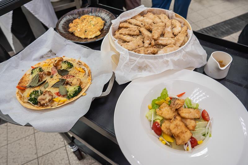 嘉藥餐旅系師生烹煮五道芝麻創意料理