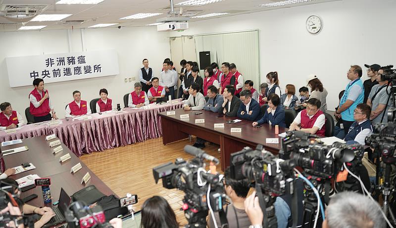 興大詹富智校長與張照勤副校長兩度獲邀列席「非洲豬瘟前進應變所」記者會。