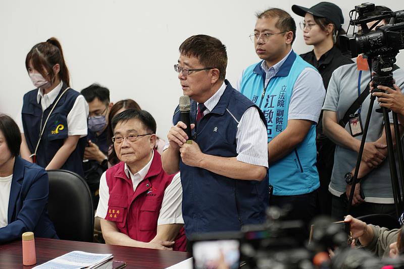 興大詹富智校長在10月26日記者會中主動表示,學校擁有先進的酵素處理技術,可在3小時內將生廚餘處理成肥料,以及將廚餘轉化成生質能發電的專業技術,願意全力提供協助。