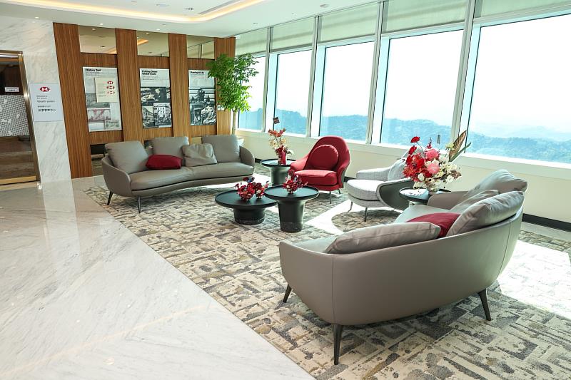 滙豐銀行旗下台中崇德與台北101分行暨財富管理中心，近日雙雙取得美國綠建築協會之LEED v4 ID+CCI黃金級認證。