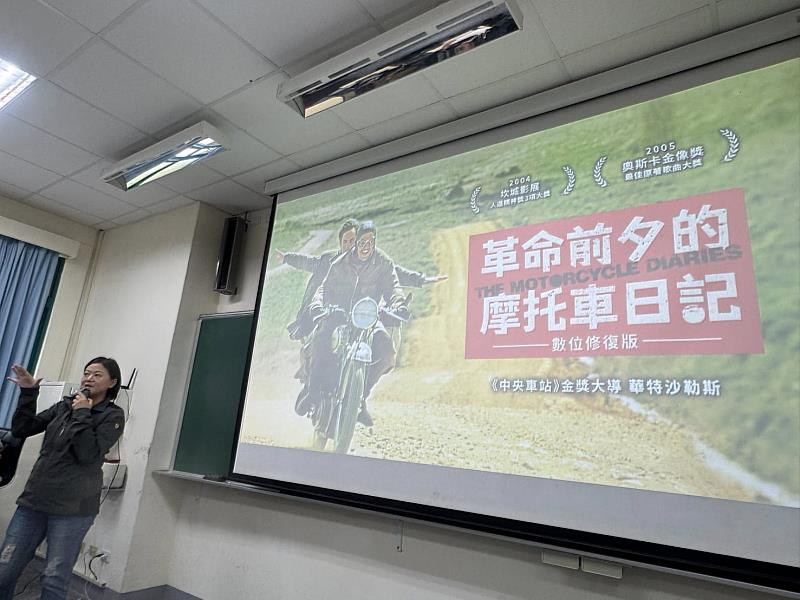 葉韋君博士以輕鬆的方式，用旅行經典名片切入演講主題。