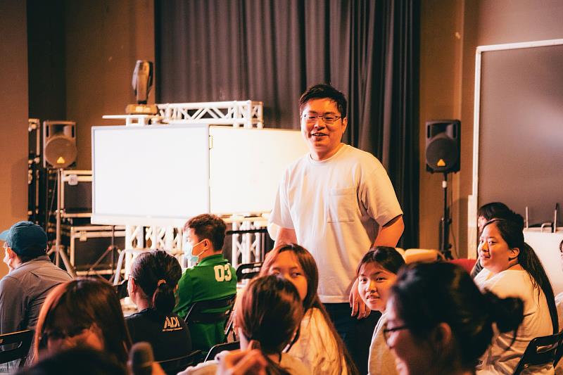 解孟儒在講座中與同學熱烈互動