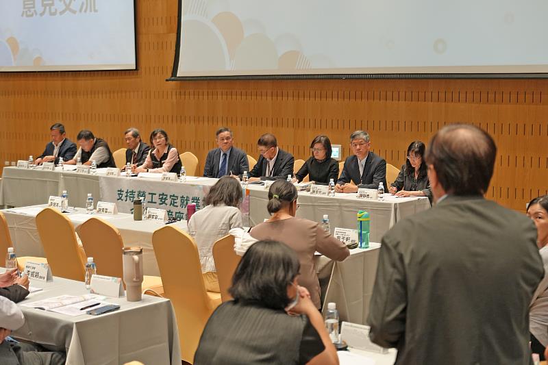 座談會現場也有多名企業代表分享產業現況，並針對各項議題進行意見交換。