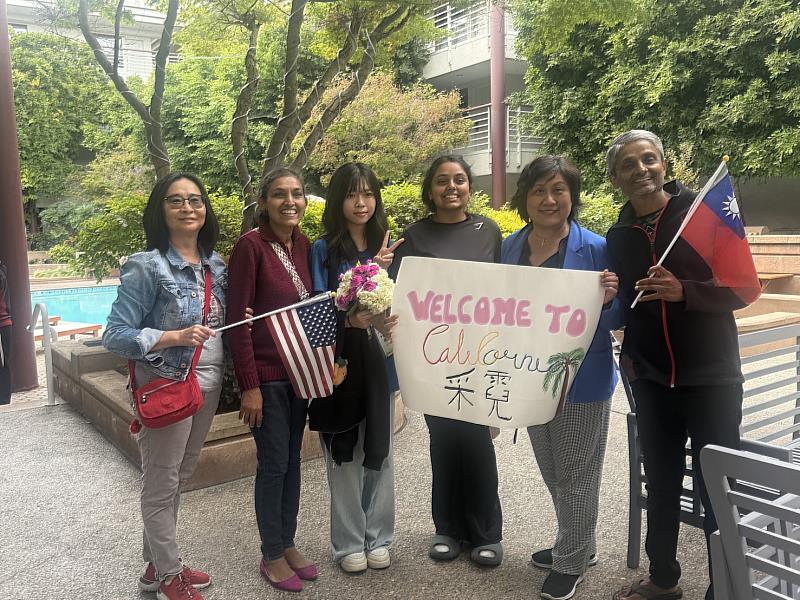 庫市趙良方市長蒞臨歡迎會歡迎本市師生代表團
