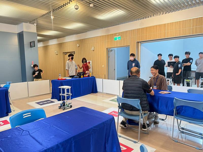 「智慧服務競賽-送餐機器人」活動