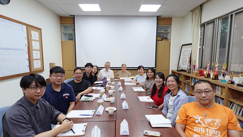 公慈中心團隊與教養院針對個別化服務計畫進行深入交流與探討。