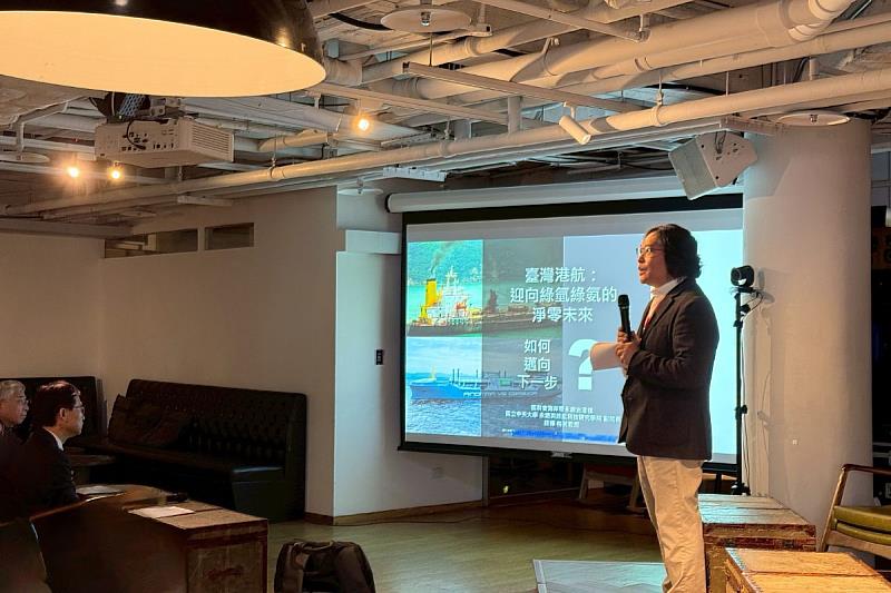 永續與綠能科技研究學院副院長錢樺教授為論壇引言。