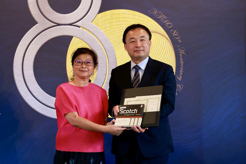 吳佩蓉老師捐贈鋼琴家李富美1962年與省交演出之錄音盤帶