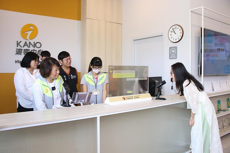 外籍學生化身觀光客 黃敏惠市長擔任「一日旅服人員」