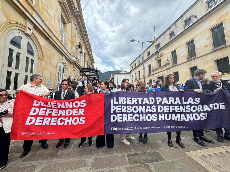 朱代表與各國人權團體代表一同參加「人權守護者遊行」