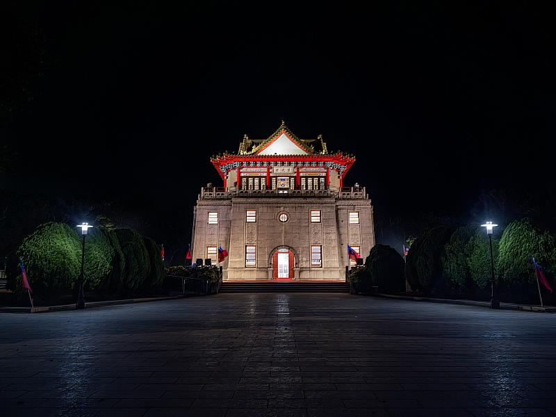 金門地標「莒光樓」在光影中換上嶄新風貌