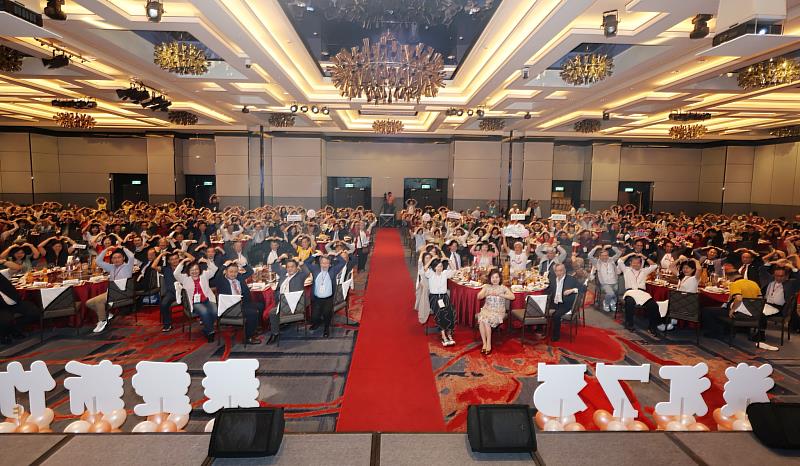 中華民國淡江大學校友總會2025年會員代表大會淡江之夜暨淡江大學75週年校慶感恩餐會,假新竹喜來登大飯店舉行。(圖/淡江大學提供)