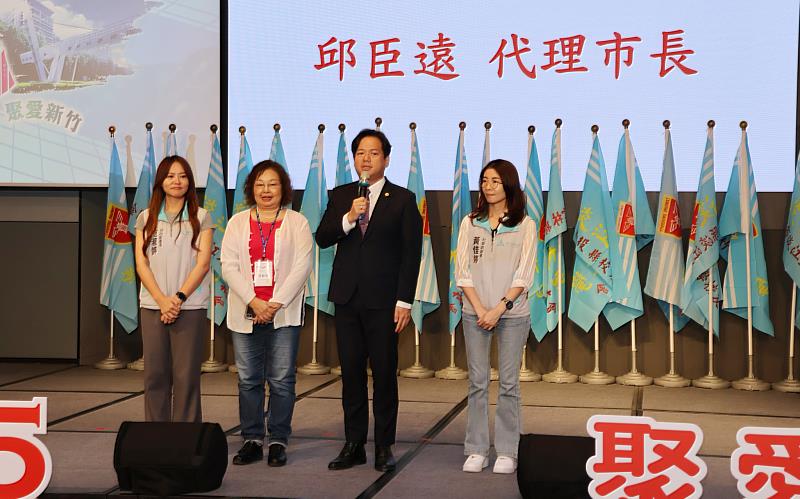 新竹市代理市長邱臣遠稱許淡江校友力,並對「新竹宴」感到驚豔。(圖/淡江大學提供)