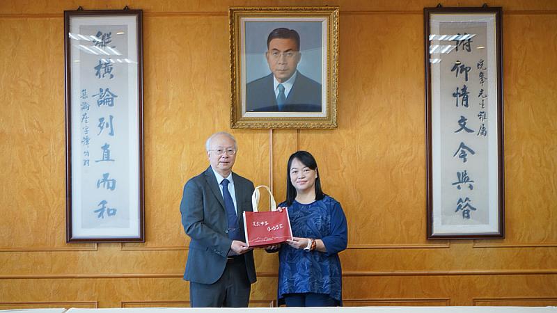 文化大學王俊彥院長、萬里國中馮麗慧校長締結「臺灣優華語策略聯盟」，打造北海岸國際教育交流新平台。